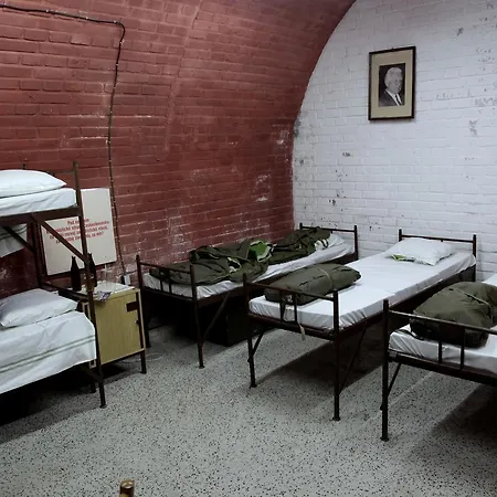 10-z Bunker Хостел *