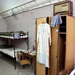 10-z Bunker Hostel *