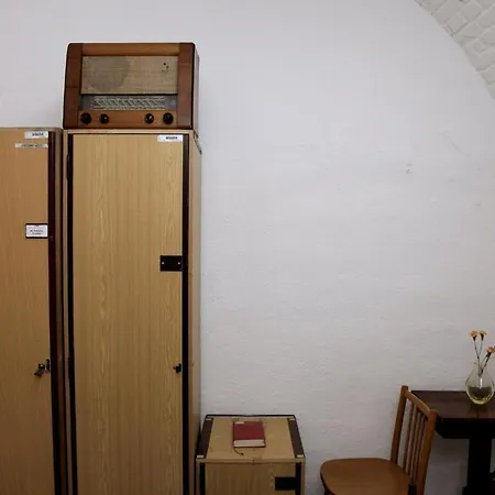 10-z Bunker Hostel Μπρνο
