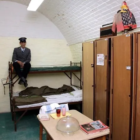10-z Bunker Hostel