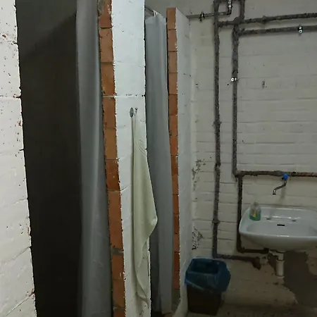 10-z Bunker Hostel *