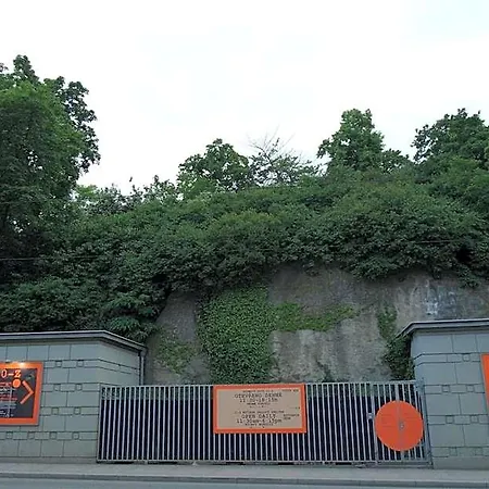 10-z Bunker Hostel