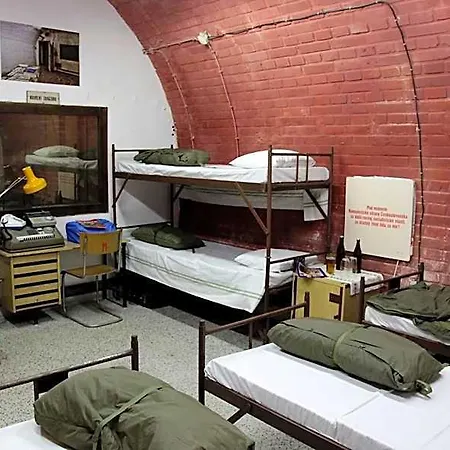 Hostel 10-z Bunker *