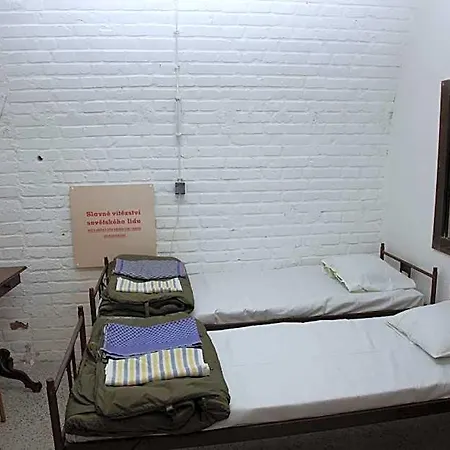 10-z Bunker Hostel
