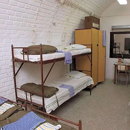 Hostel 10-z Bunker *