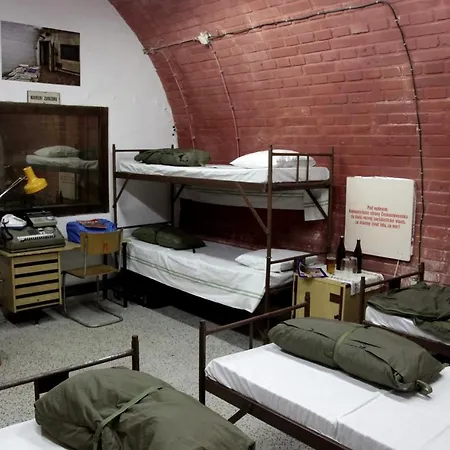 Hostel 10-z Bunker *