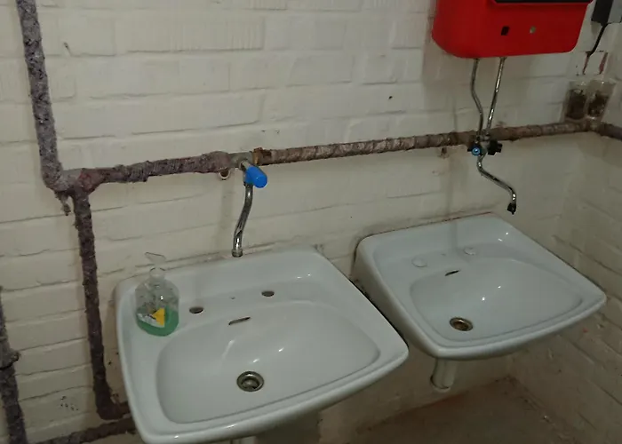 10-z Bunker Hostel